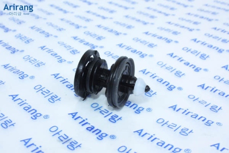 Клипса крепления обшивки капота