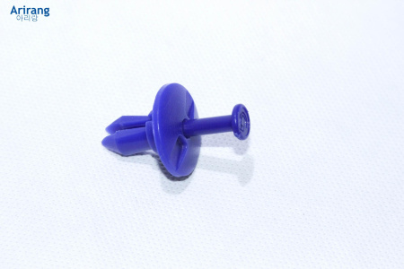 Клипса крепления бампера переднего