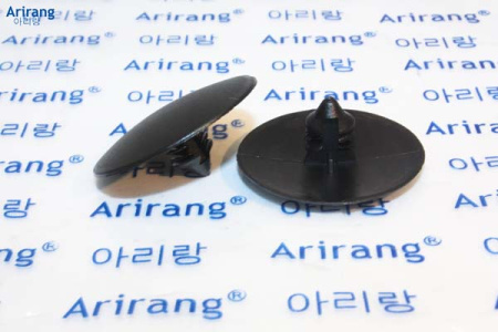 Клипса шумоизоляции капота