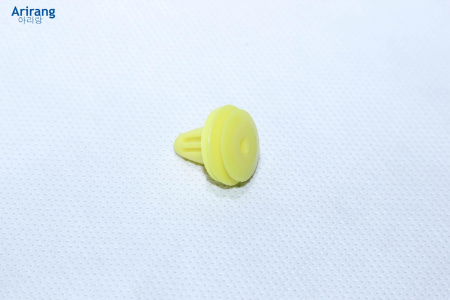 Клипса крепления обивки двери